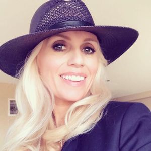 Meet your Posher, Claire